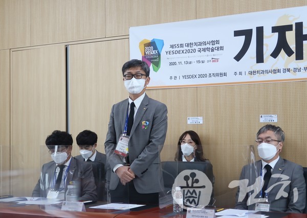 YESDEX 2020을 주관한 경북치 전용현 회장이 지난 15일 기자회견장에서 인사말을 하고 있다.