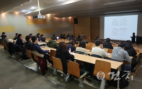 지난해 2월 15일 개최된 공직치 '2019 제1차 학술집담회' 강연 장면.