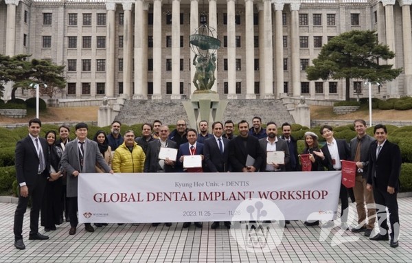 덴티스가 이란 현지 치과의사를 초청, 산학공동세미나를 개최했다.
