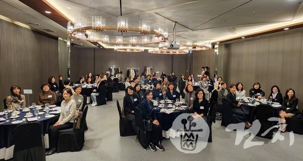 대한여성치과의사회가 지난 18일 오전 10시 30분부터 서울 리버사이드호텔 토파즈홀에서 '풀뿌리 간담회'를 개최했다.